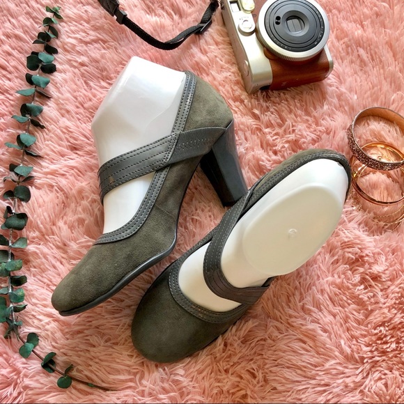 Aerosoles Charcoal Suede Role Around Block Heels - Picture 1 of 8